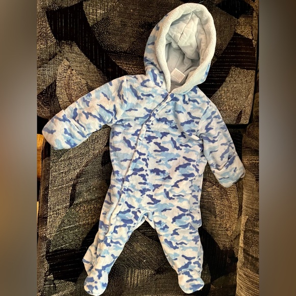 small wonders Other - Small wonders baby snow suit 3-6 mon